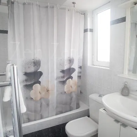 Acropolis Breeze Penthouse -touch The Sky Apartment